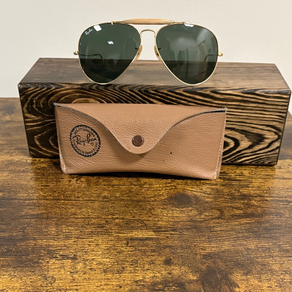 Ray-Ban Men’s Aviator Sunglasses Gold Frame with Green Lenses